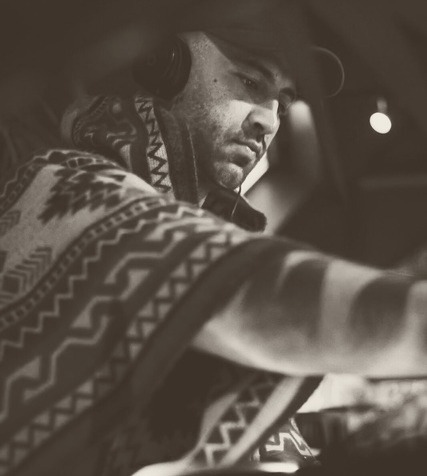 Rexonate in a patterned jacket during a set